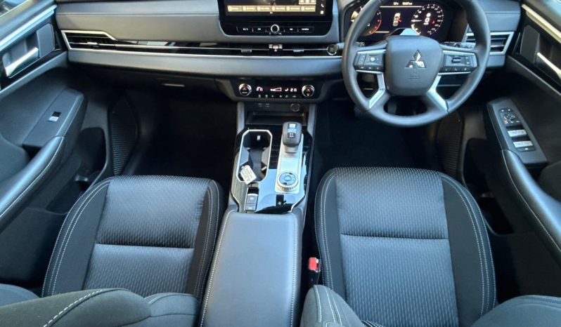 2025 Mitsubishi Outlander Ls full