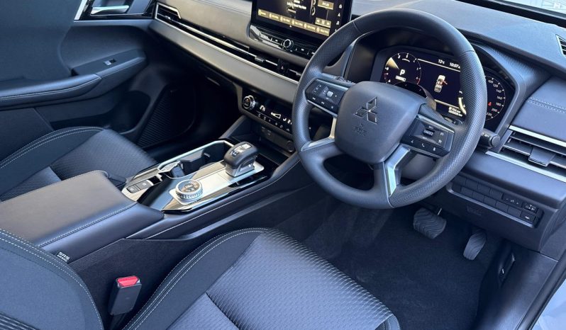 2025 Mitsubishi Outlander Ls full