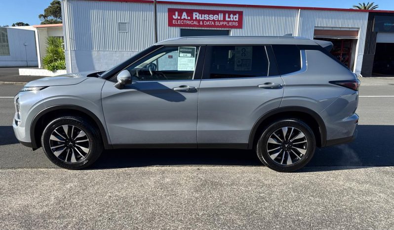 2025 Mitsubishi Outlander Ls full