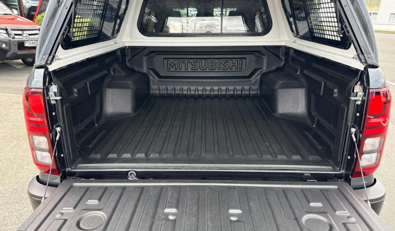 2026 Mitsubishi Triton VRX Black Edition full