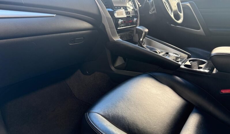 2022 Mitsubishi Pajero Sport VRX full
