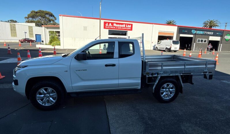 2026 Mitsubishi Triton GLX Club Cab full
