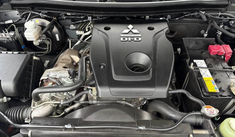 2022 Mitsubishi Triton Dc Glsb 4Wd 6At Black Edition full