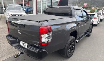 2022 Mitsubishi Triton Dc Glsb 4Wd 6At Black Edition full