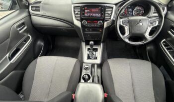 2022 Mitsubishi Triton Dc Glsb 4Wd 6At Black Edition full