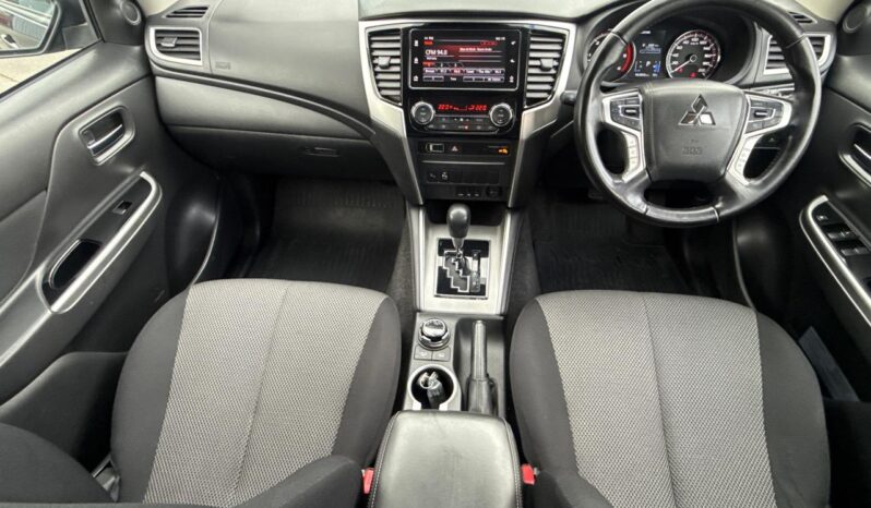 2022 Mitsubishi Triton Dc Glsb 4Wd 6At Black Edition full