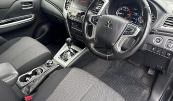 2022 Mitsubishi Triton Dc Glsb 4Wd 6At Black Edition full