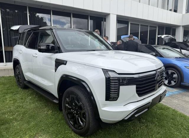 2026 Mitsubishi Pajero VRX full